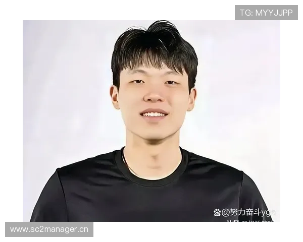 杨瀚森穿得像封面男神，结账却像大学生AA——这反差笑死我