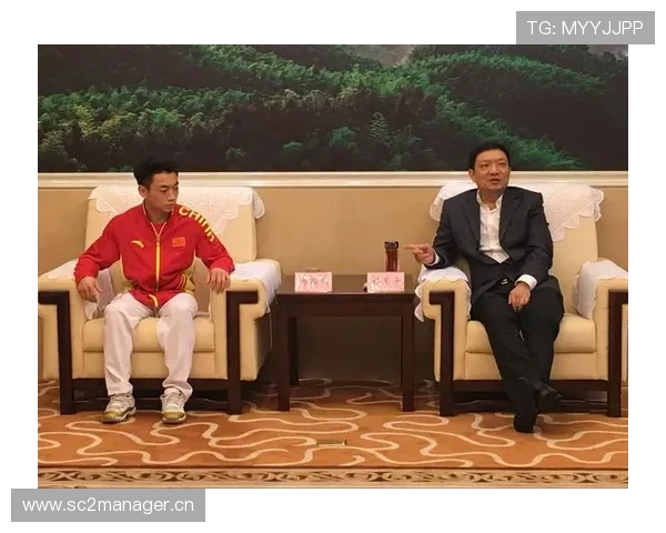 邹敬园家里摆满奖杯，但最贵的那套房子他爸妈还在还贷